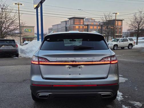 Silver Radiance Metallic Clearcoat 2023 Lincoln Nautilus Reserve