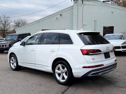 2022 Audi Q7 45 Premium