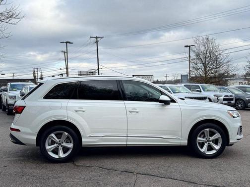 2022 Audi Q7 45 Premium