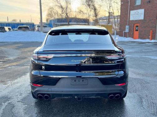 2022 Porsche Cayenne S