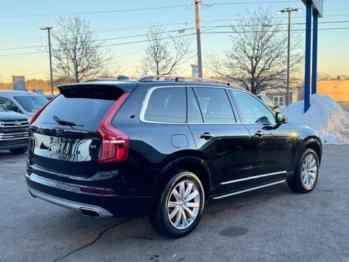 2018 Volvo XC90 T6 Momentum
