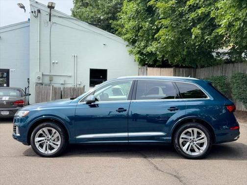 2022 Audi Q7 55 Premium Plus