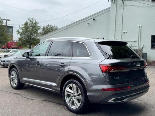 2022 Audi Q7 45 Premium