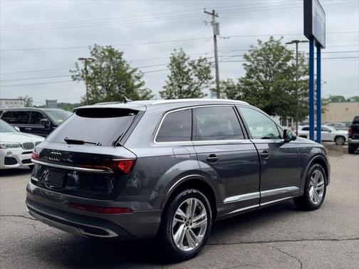 2022 Audi Q7 45 Premium