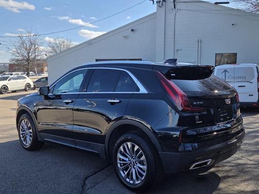 2025 Cadillac XT4 Premium Luxury