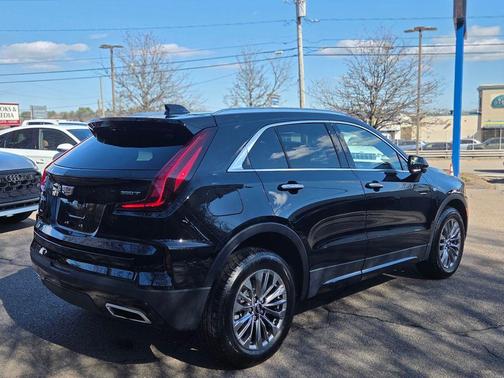 Stellar Black Metallic 2025 Cadillac XT4 Premium Luxury