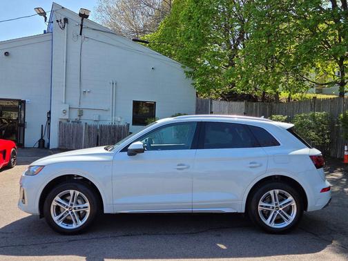 Glacier White 2025 Audi Q5 55 S line Premium Plus