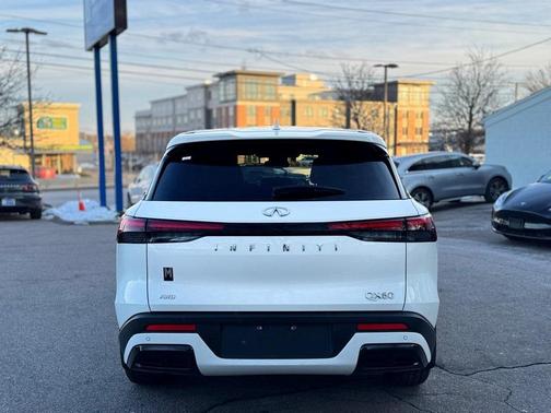 2022 INFINITI QX60 Pure