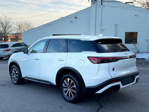 2022 INFINITI QX60 Pure