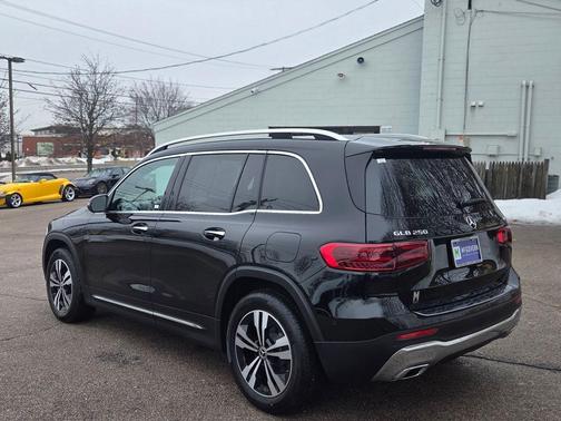 2025 Mercedes-Benz GLB 250 4MATIC