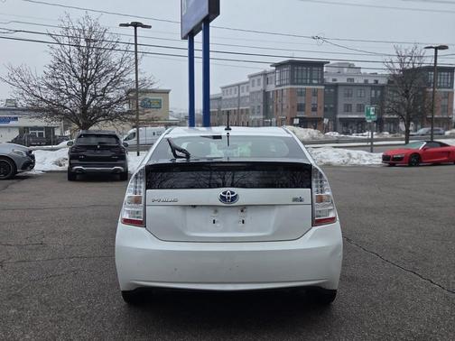 2010 Toyota Prius III