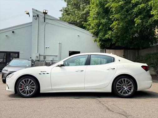 2022 Maserati Ghibli Modena Q4