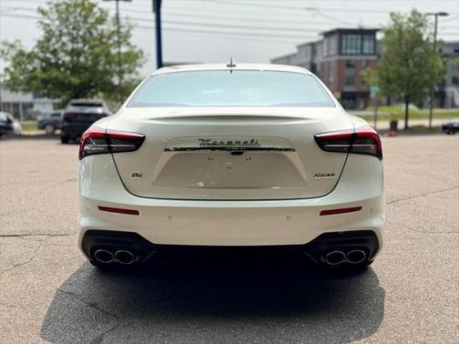 2022 Maserati Ghibli Modena Q4
