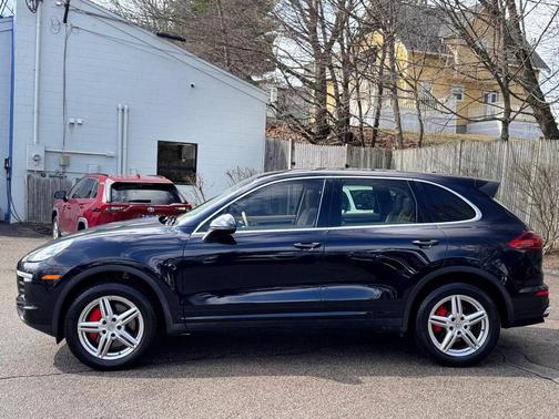 Moonlight Blue 2016 Porsche Cayenne