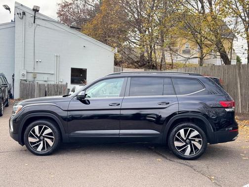 2024 Volkswagen Atlas 2.0T SE w/Technology 4MOTION