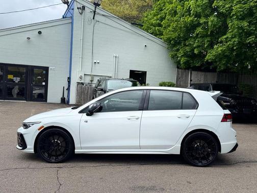 Pure White 2025 Volkswagen Golf R 2.0T DSG