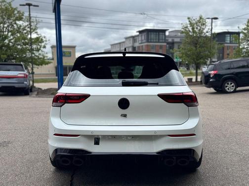 Pure White 2025 Volkswagen Golf R 2.0T DSG