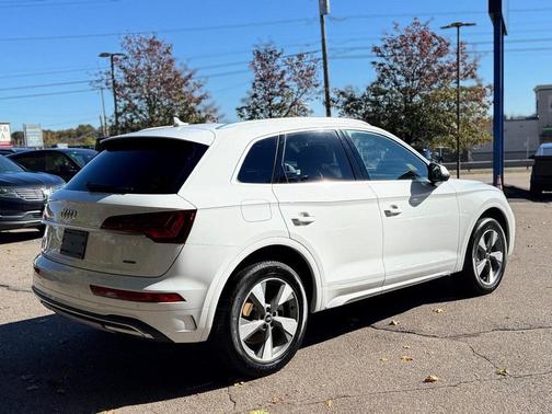 2024 Audi Q5 40 Premium Plus