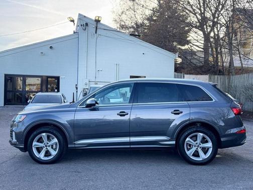 2022 Audi Q7 45 Premium