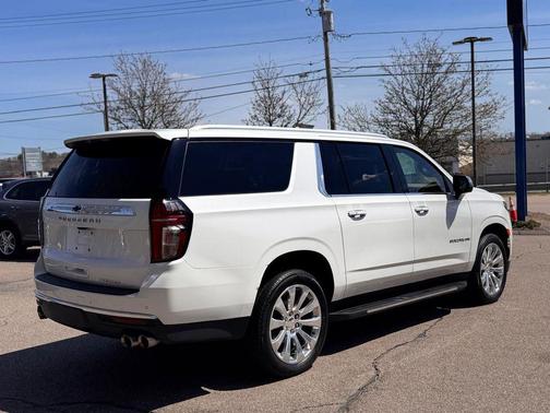 Iridescent Pearl Tricoat 2021 Chevrolet Suburban Premier