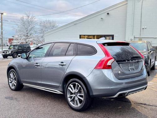 2018 Volvo V60 Cross Country T5