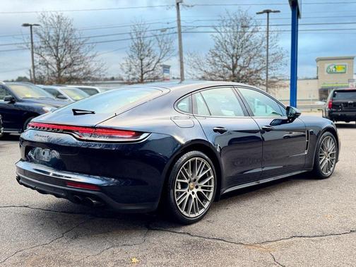 2022 Porsche Panamera 4 Platinum Edition