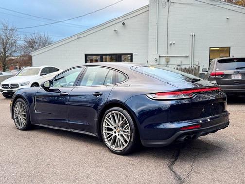 2022 Porsche Panamera 4 Platinum Edition