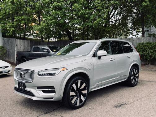 Silver 2024 Volvo XC90 Recharge Plug-In Hybrid T8 Plus Bright Theme 7 Passenger