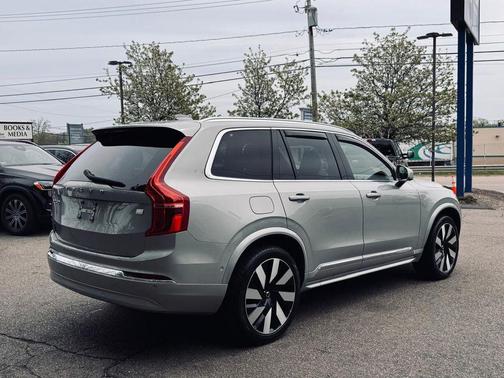 Silver 2024 Volvo XC90 Recharge Plug-In Hybrid T8 Plus Bright Theme 7 Passenger