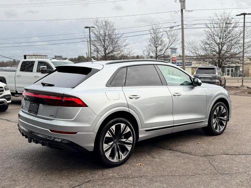 2025 Audi Q8 55 Premium Plus