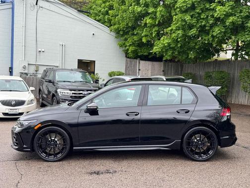 Mythos Black Metallic 2026 Volkswagen Golf R 2.0T DSG