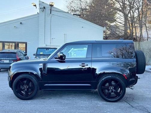 2023 Land Rover Defender V8