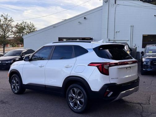 Snow White Pearl 2024 Kia Seltos S