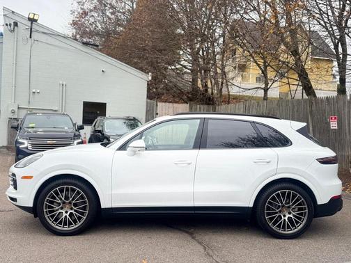 2023 Porsche Cayenne Platinum Edition