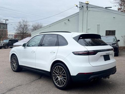 2023 Porsche Cayenne Platinum Edition