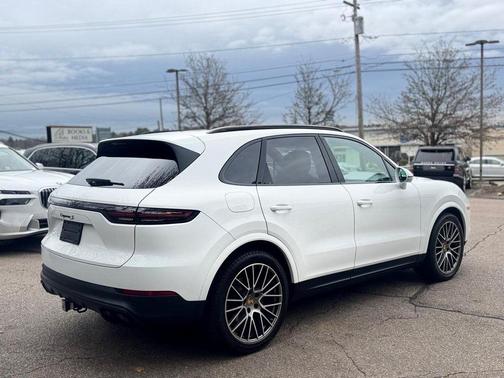 2023 Porsche Cayenne Platinum Edition