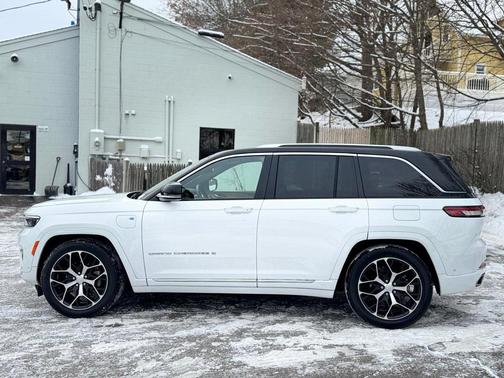 2022 Jeep Grand Cherokee 4xe Summit Reserve