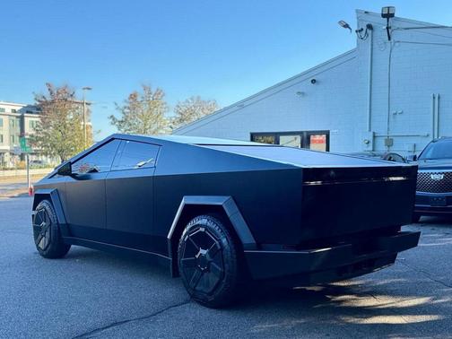 2024 Tesla Cybertruck Cyberbeast