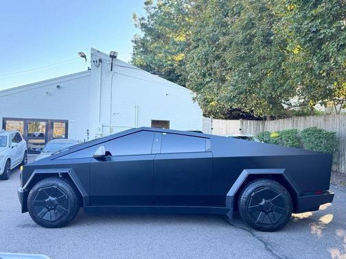 2024 Tesla Cybertruck Cyberbeast