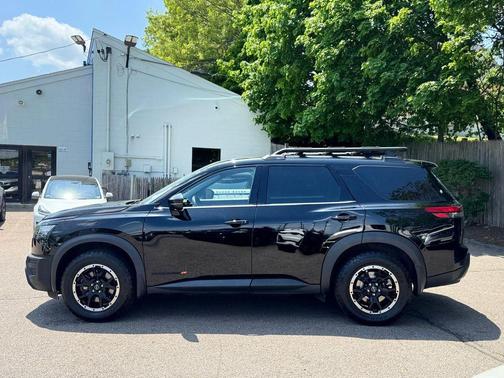 Super Black 2024 Nissan Pathfinder Rock Creek
