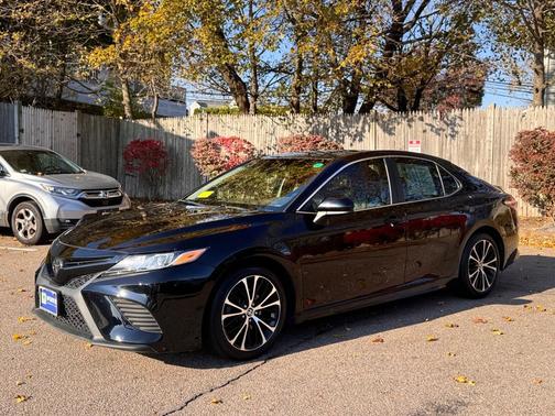 Midnight Black Metallic 2020 Toyota Camry SE