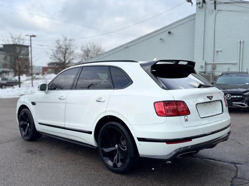 Glacier White 2017 Bentley Bentayga W12