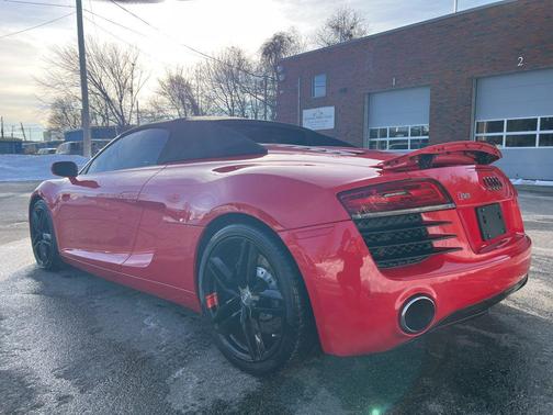 Brilliant Red 2015 Audi R8 4.2