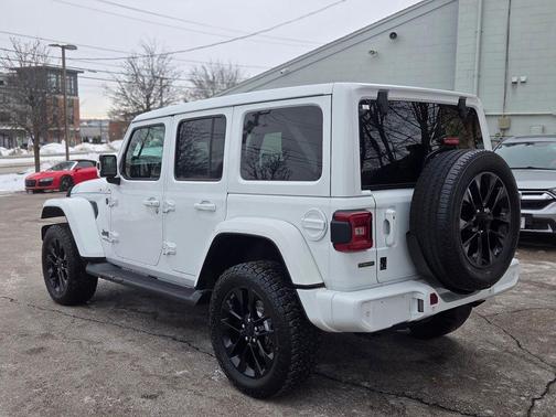 Bright White Clearcoat 2021 Jeep Wrangler Unlimited Sahara