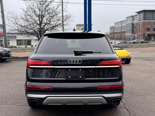 Black 2025 Audi Q7 55 Premium Plus