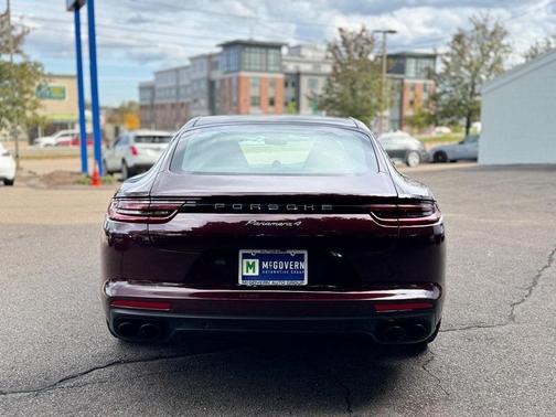 2018 Porsche Panamera 4