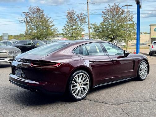 2018 Porsche Panamera 4