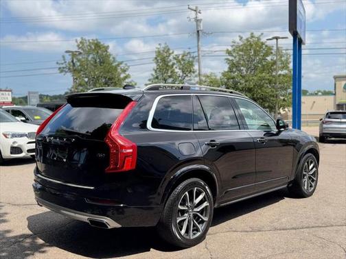 2016 Volvo XC90 T6 Momentum