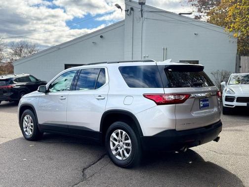 2021 Chevrolet Traverse LT Cloth