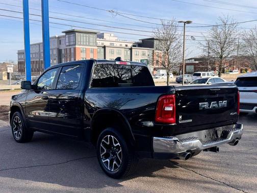 Diamond Black Crystal Pearlcoat 2025 RAM 1500 Laramie